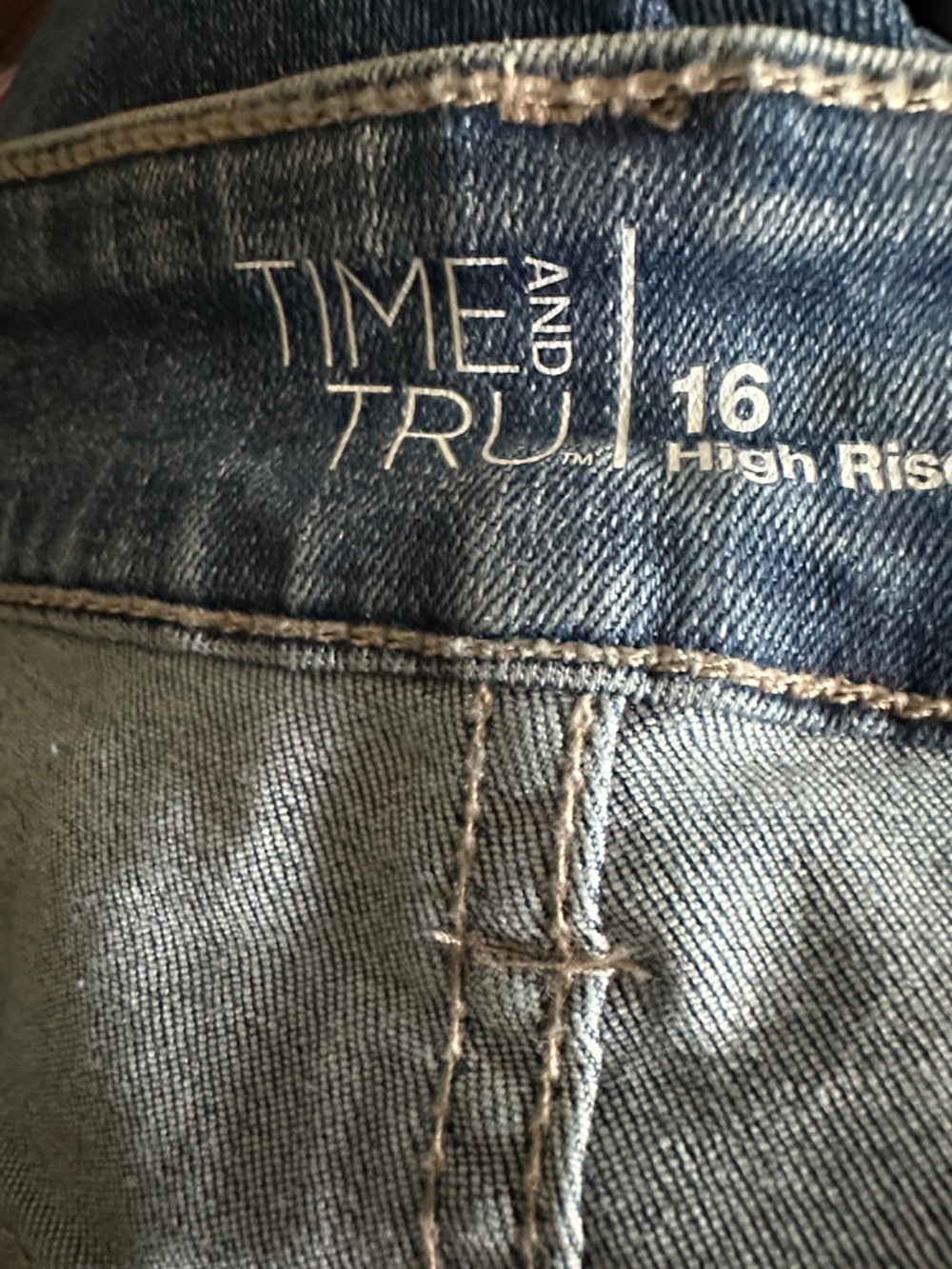 Time and Tru Women’s Slim Straight Jeans in Blue